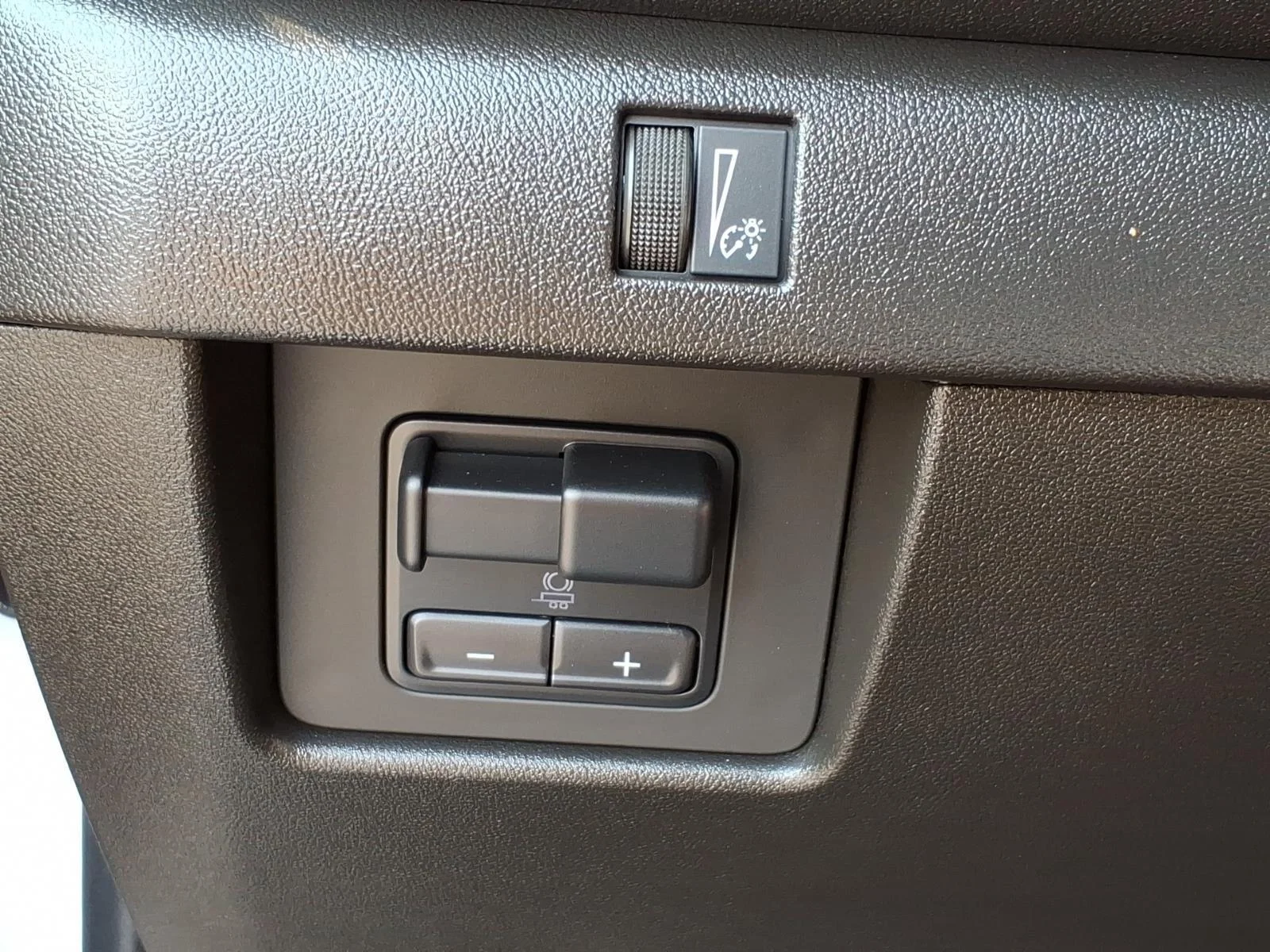 Used 2023 Summit White Chevrolet 4WD Trail Boss image 15