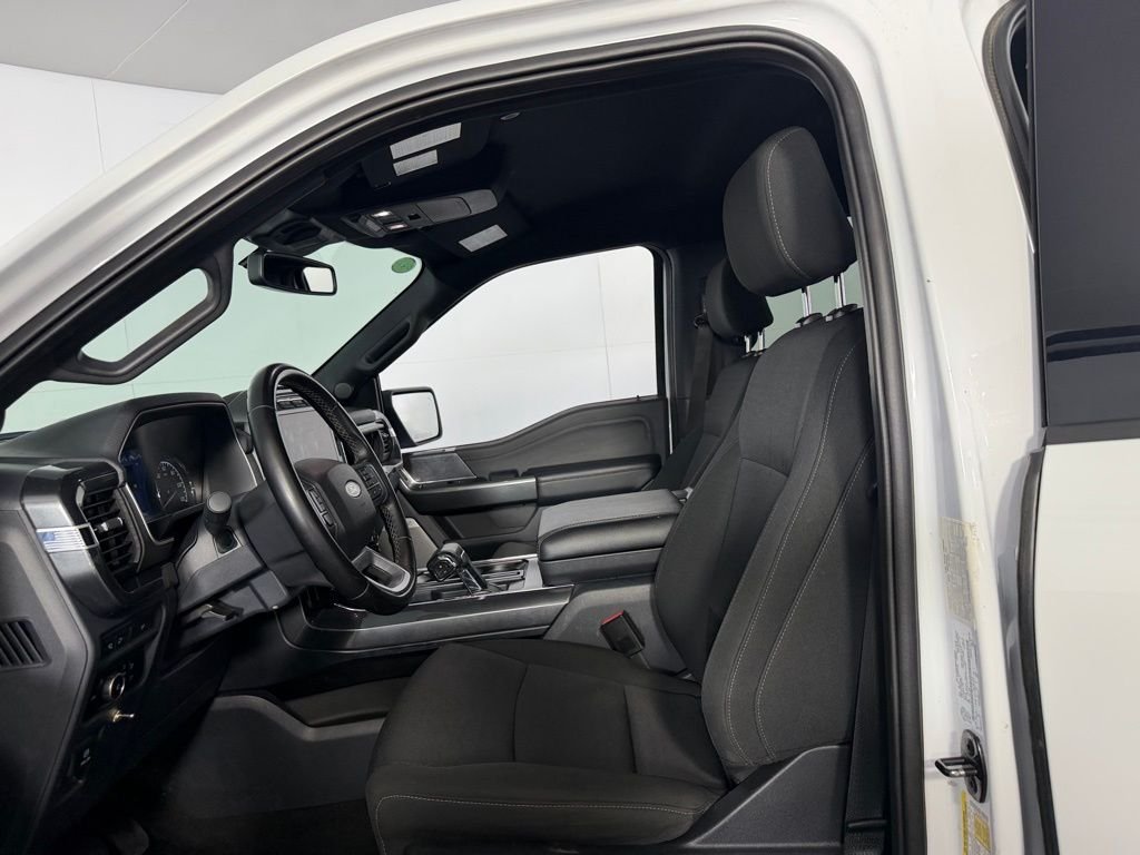 Used 2023 Oxford White Ford XLT image 19
