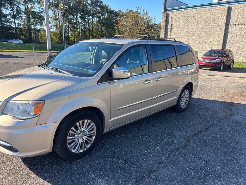 Used 2016 Beige Chrysler Touring-L image 1
