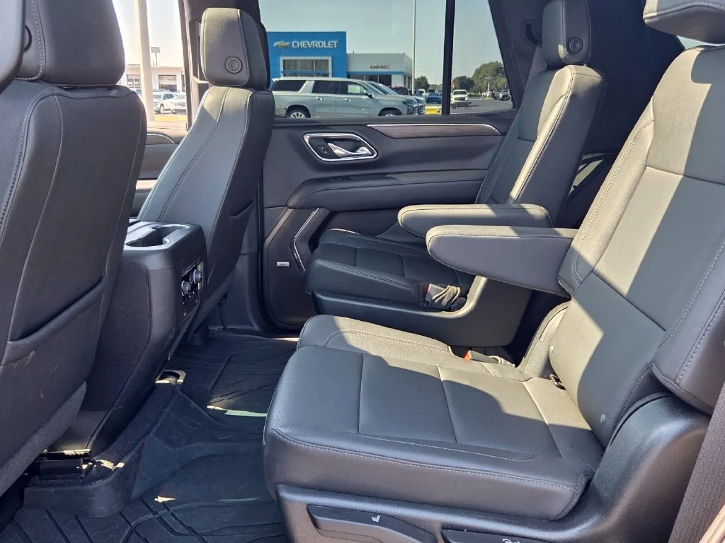 Used 2023 BLACK Chevrolet LT image 6