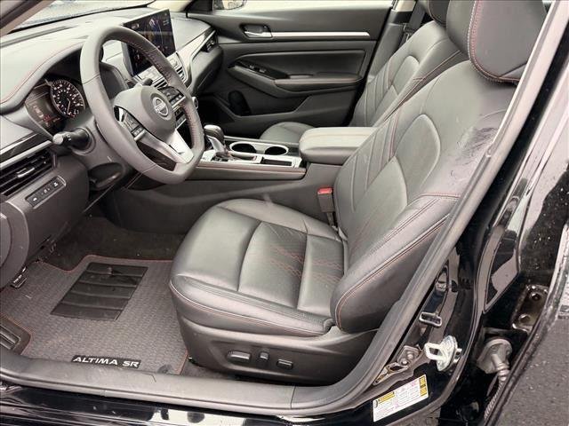 Used 2024 Super Black Nissan 2.5 SR image 10