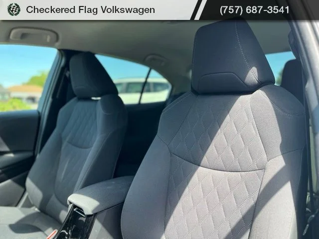 Used 2022 White Toyota LE image 20
