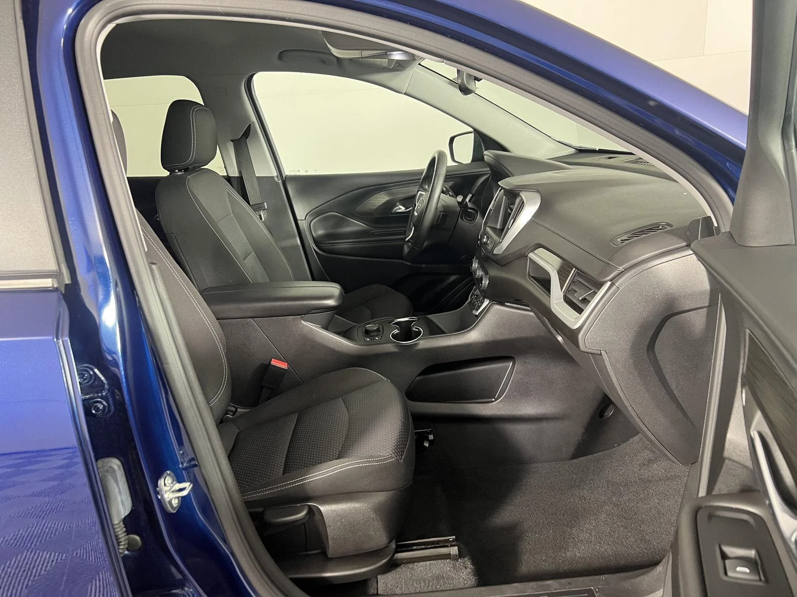Used 2023 Marine Metallic GMC SLE image 15