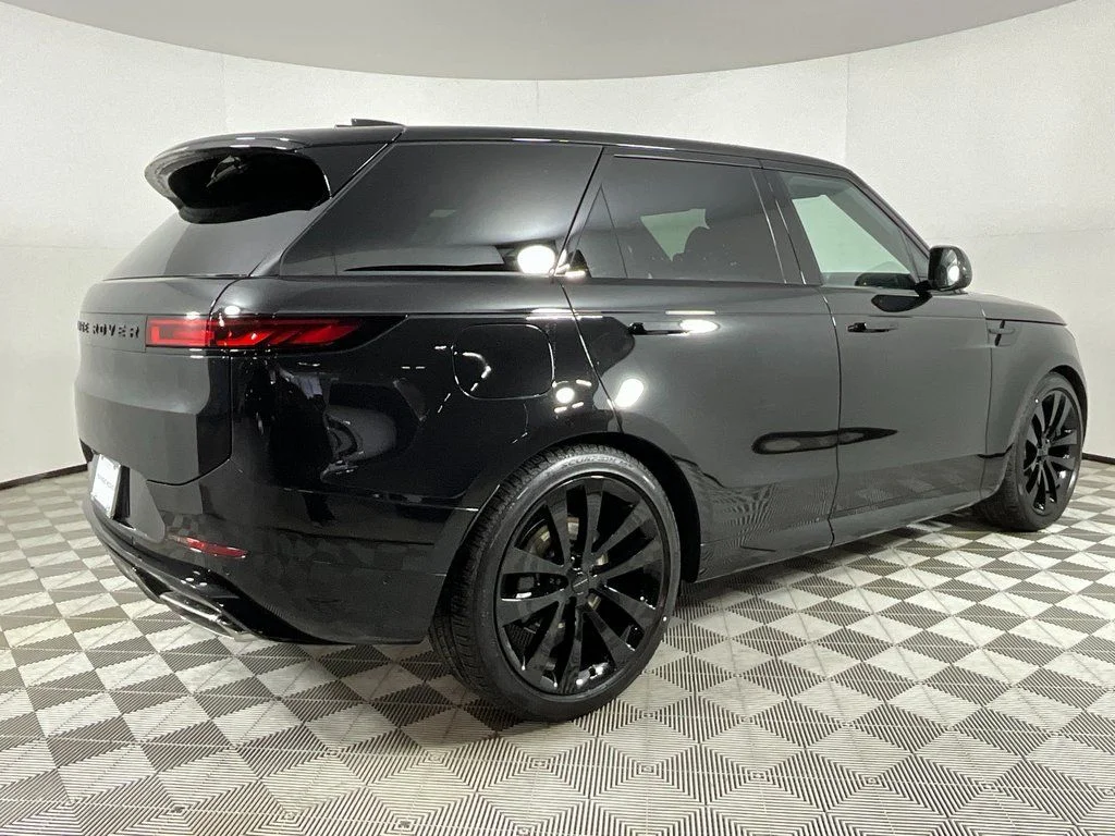 New 2026 Santorini Black Land Rover Dynamic SE image 2