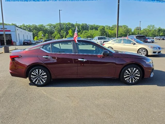 2024 Nissan Altima SV - Photo 8