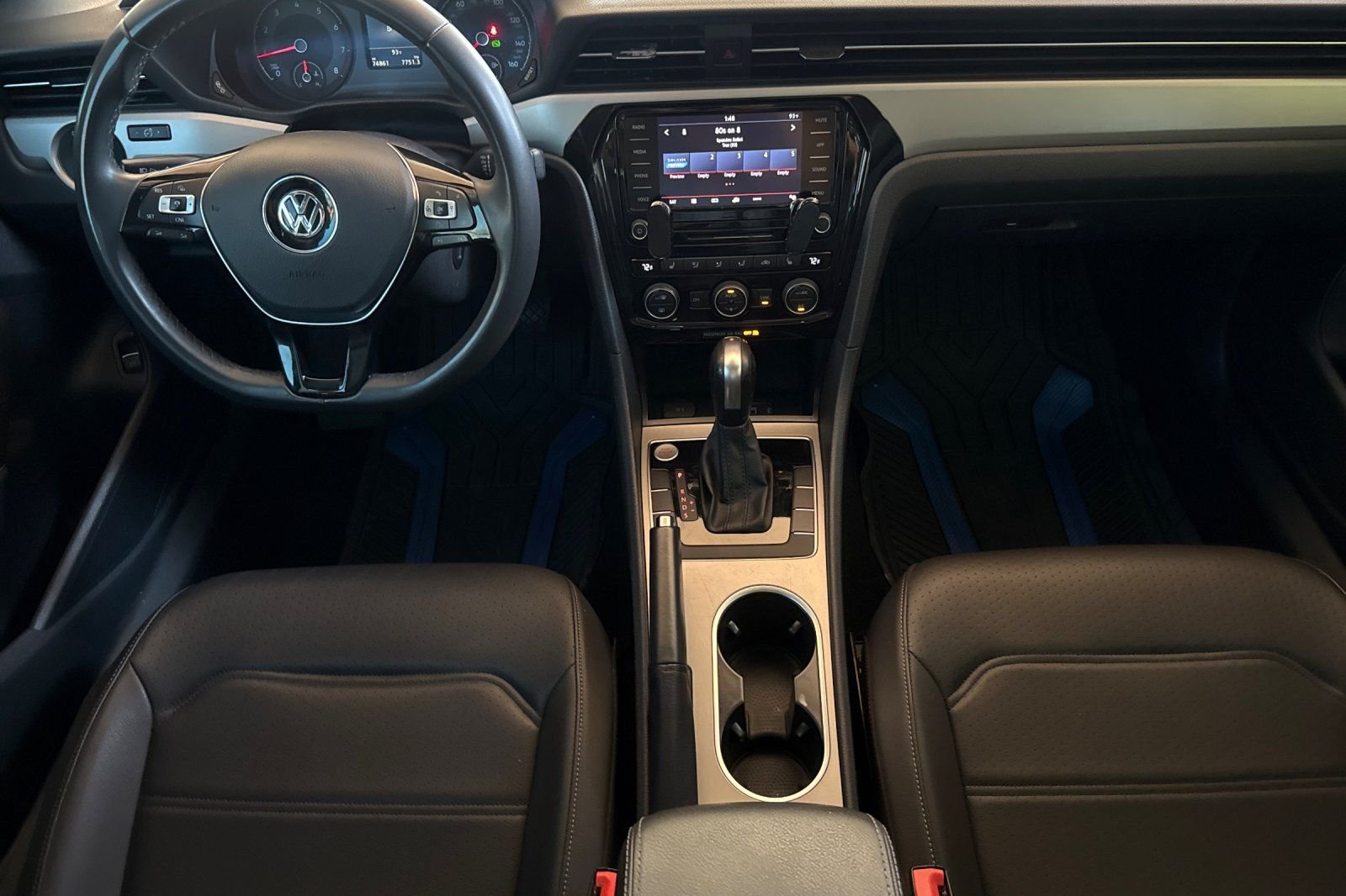 Used 2022  Volkswagen 2.0T SE image 18