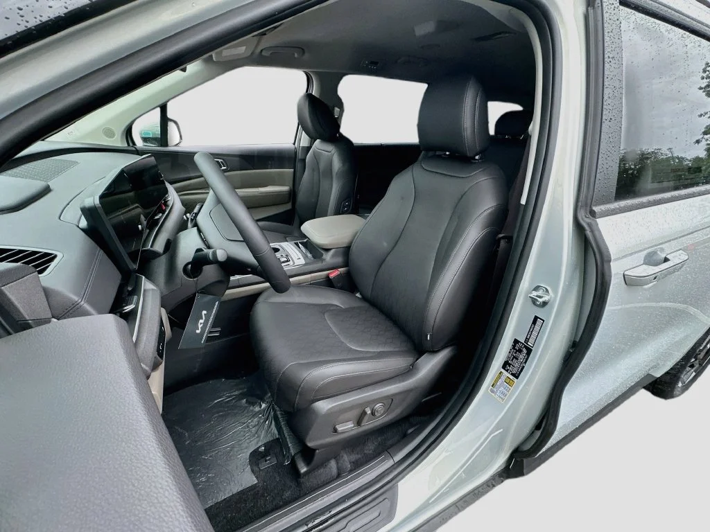 New 2027 Ivory Silver Kia EX image 21