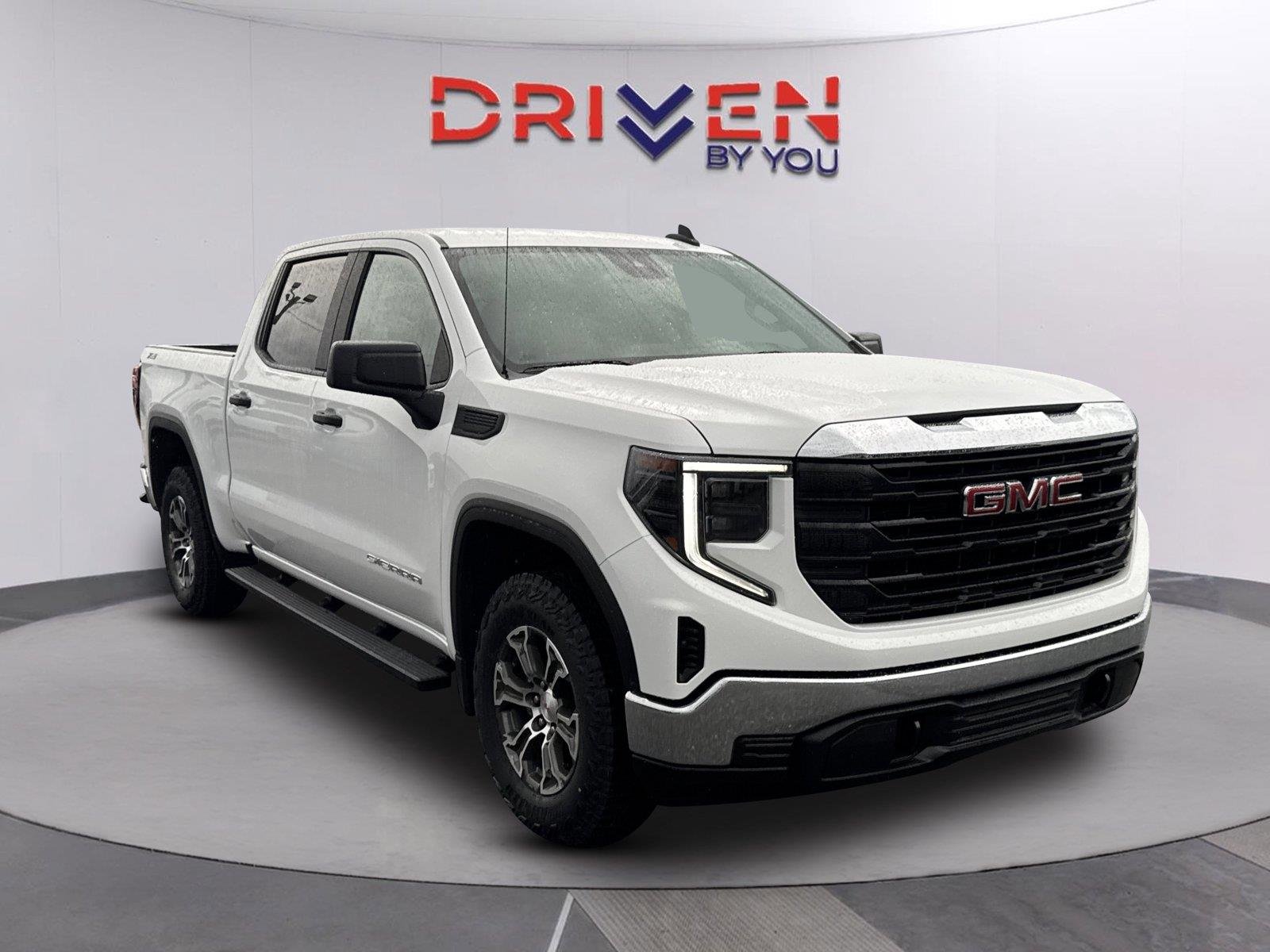 Used 2025 Summit White GMC Pro image 1