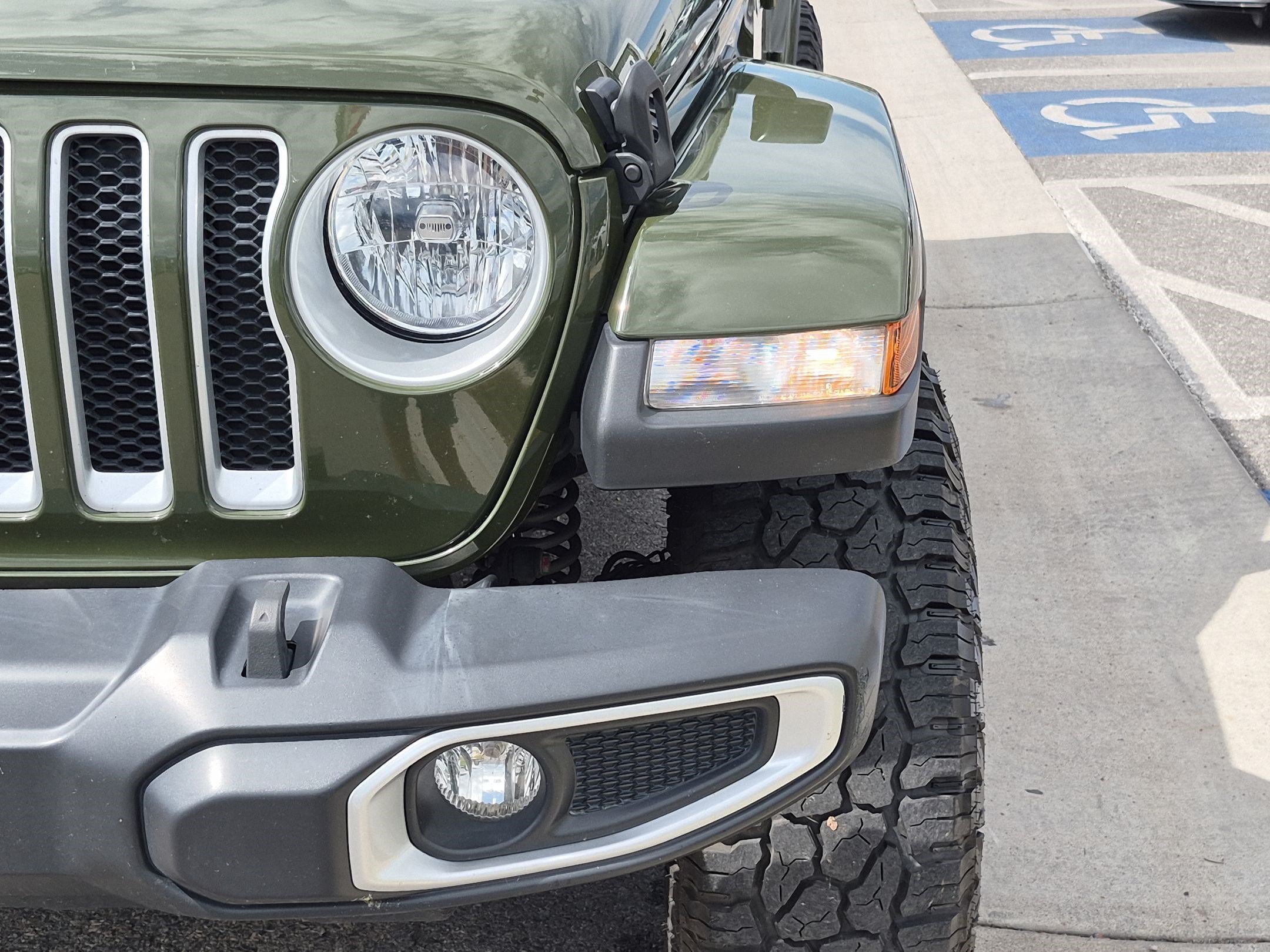 Used 2022 Sarge Green Clearcoat Jeep Unlimited Sahara image 9