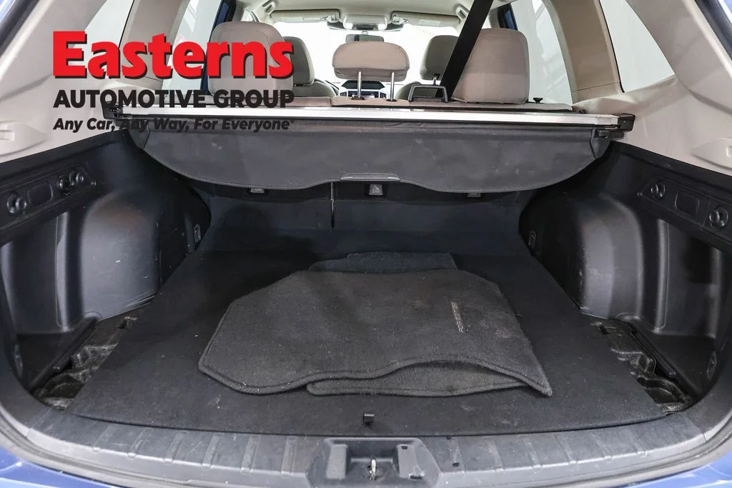 Used 2022 Blue Subaru Base image 9