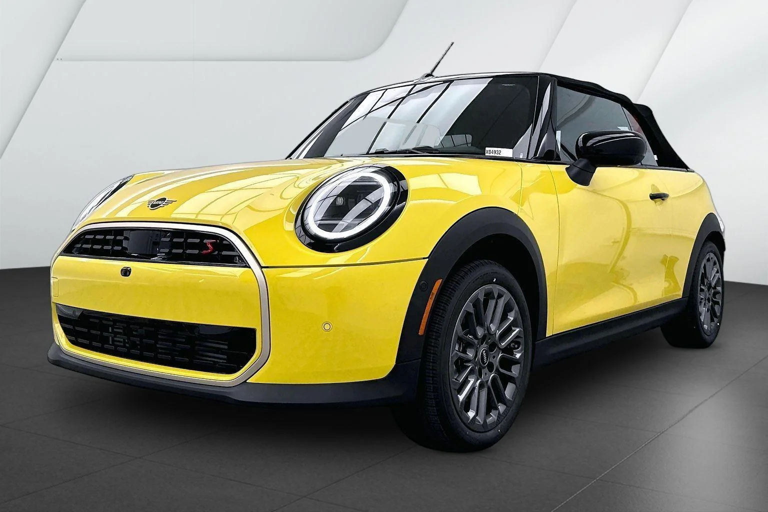 New 2026 Sunny Side Yellow MINI Iconic image 3