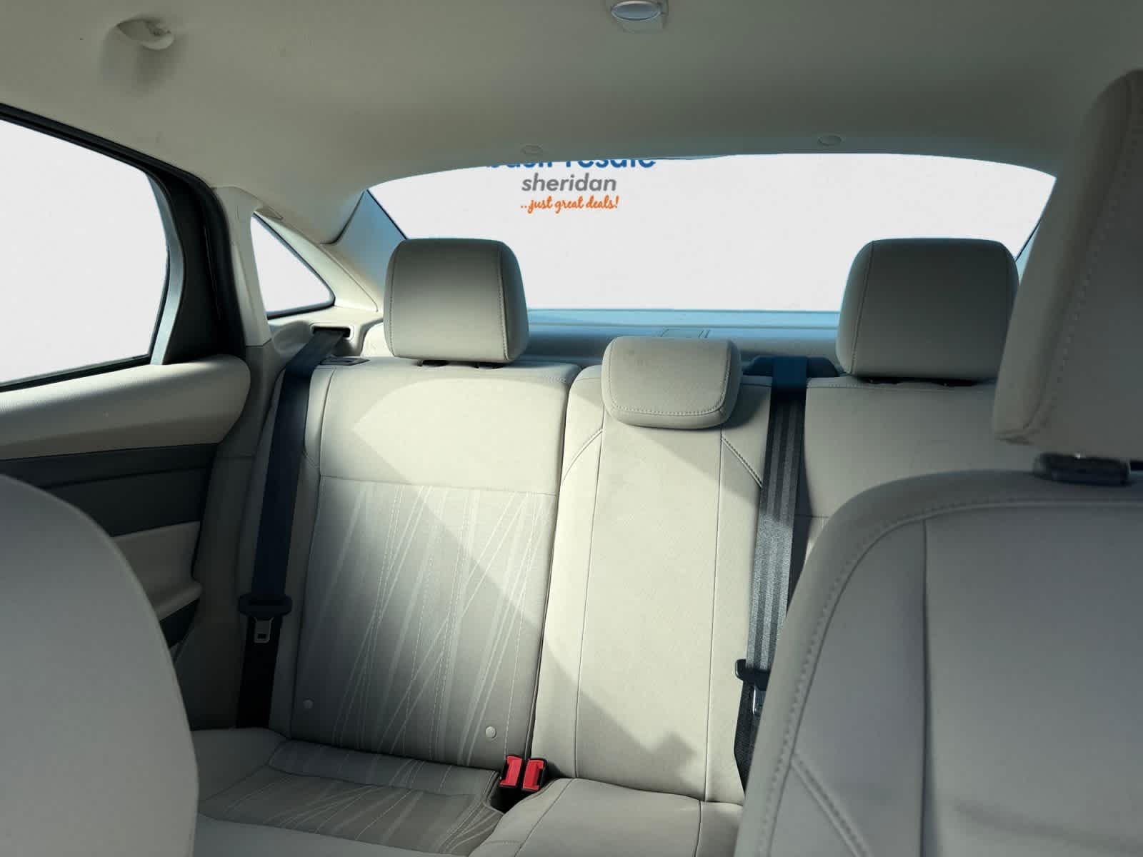 Used 2015 Oxford White Ford SE image 18