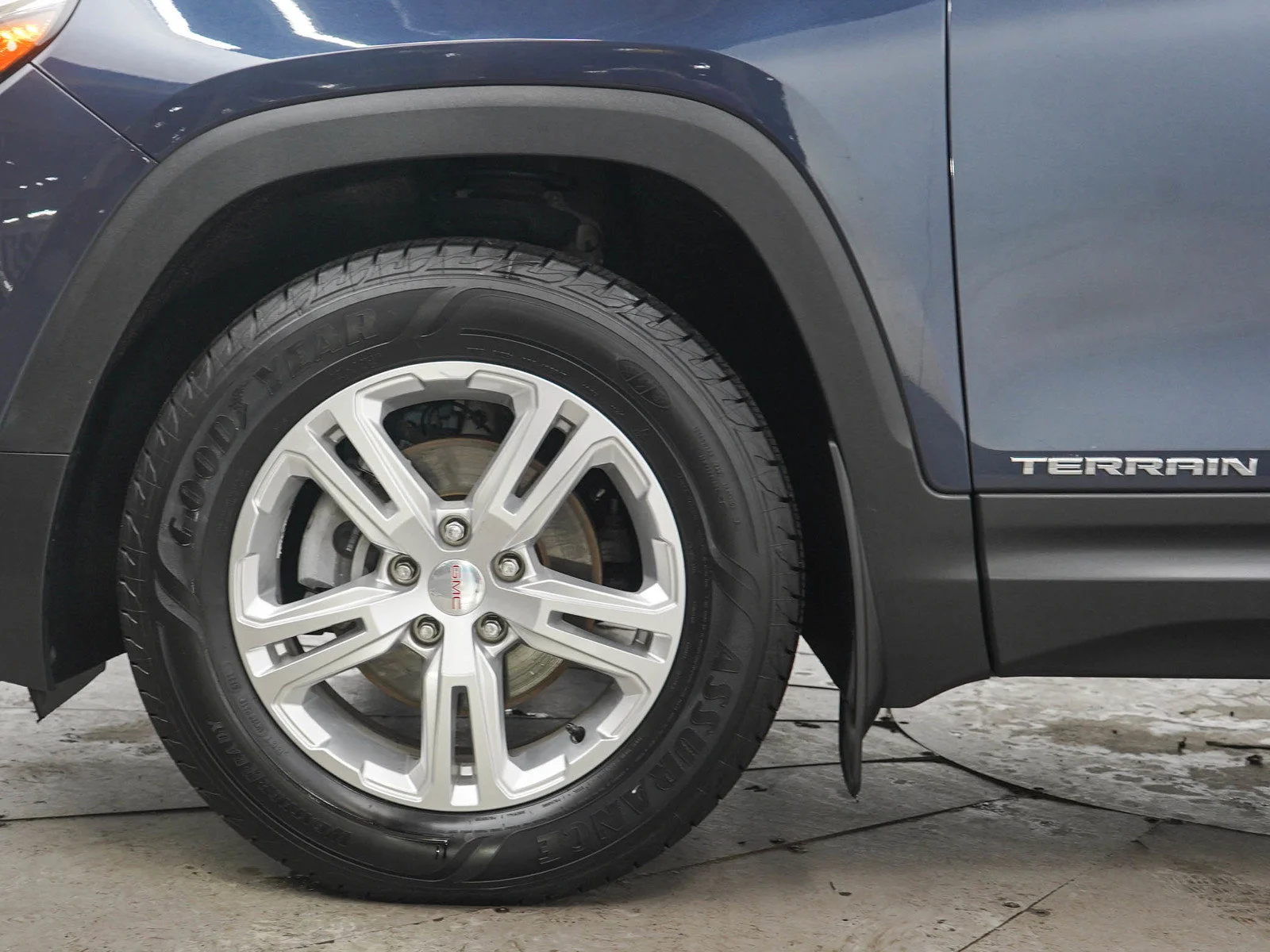 Used 2019 BLUE STEEL METALLIC GMC SLE image 29