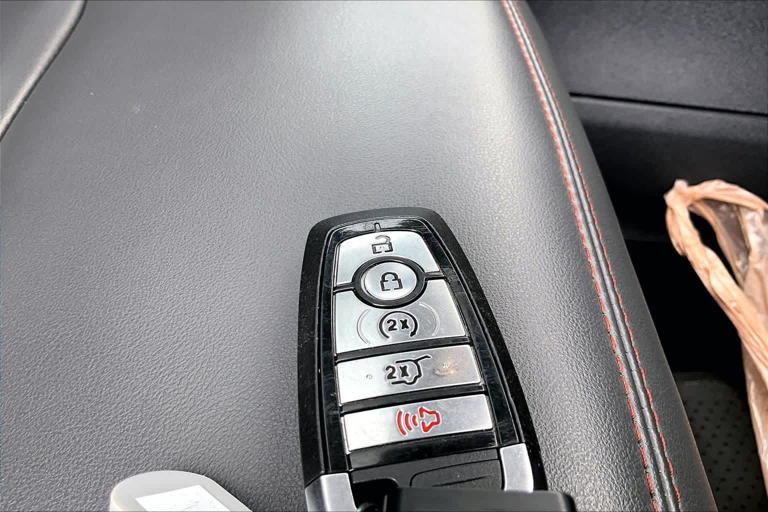 Used 2025 Agate Black Metallic Ford Active image 15