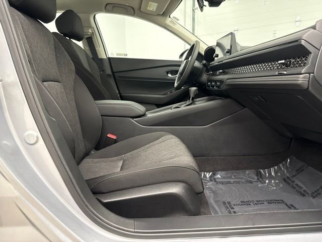 Certified Used 2025 Solar Silver Metallic Honda SE image 23