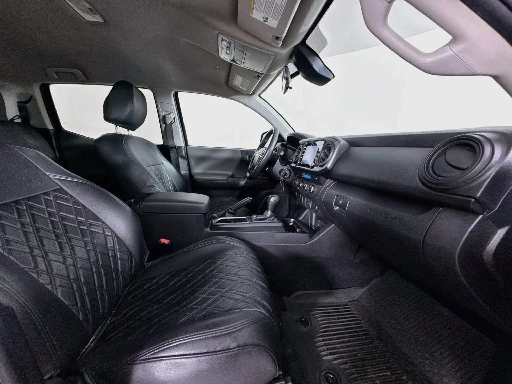 Used 2022 Midnight Black Metallic Toyota SR image 32