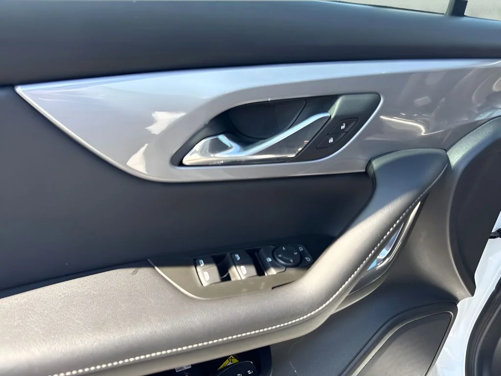Used 2025 White Chevrolet LT image 22