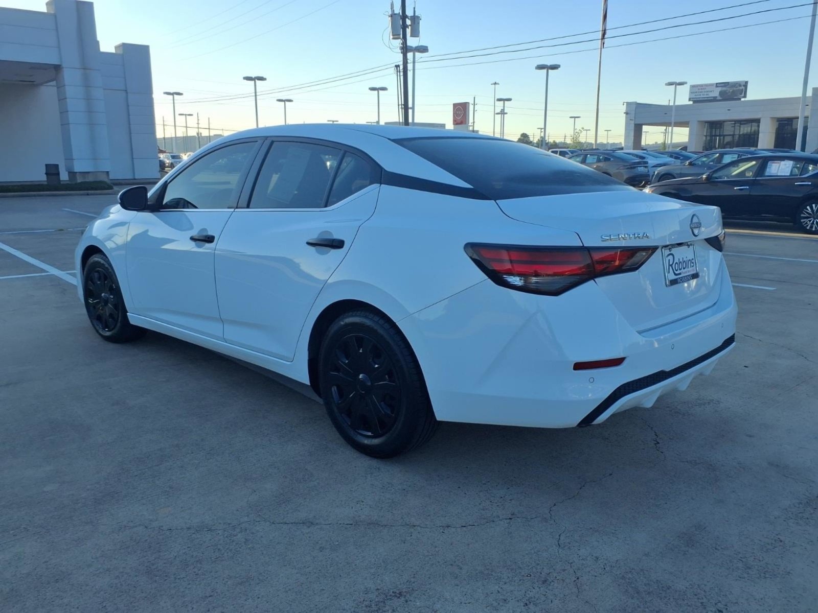 2025 Nissan Sentra photo 4 of 25