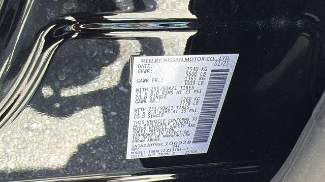 Used 2025 Super Black Nissan Platinum image 27
