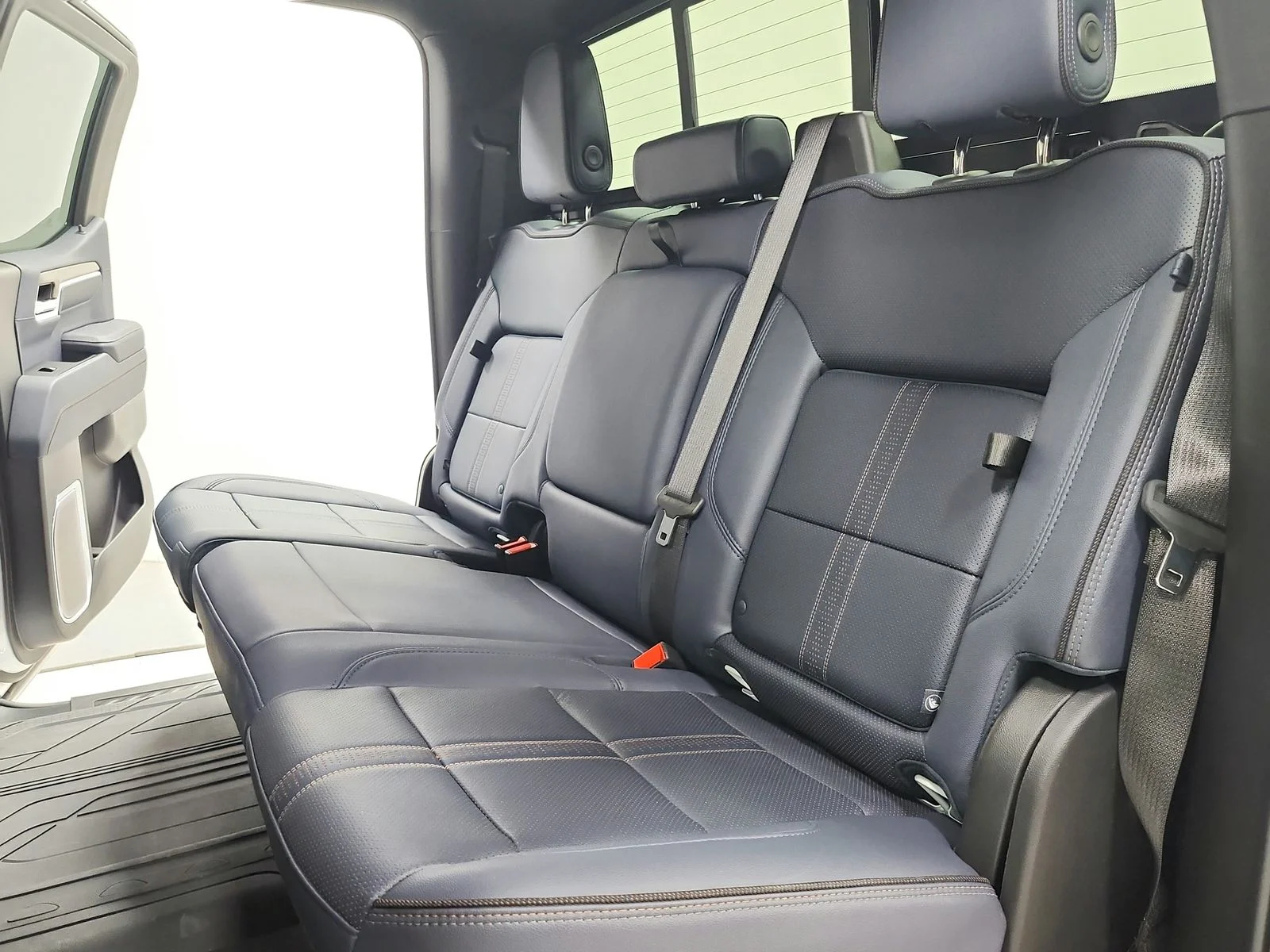 Used 2024 Iridescent Pearl Tricoat Chevrolet High Country image 42