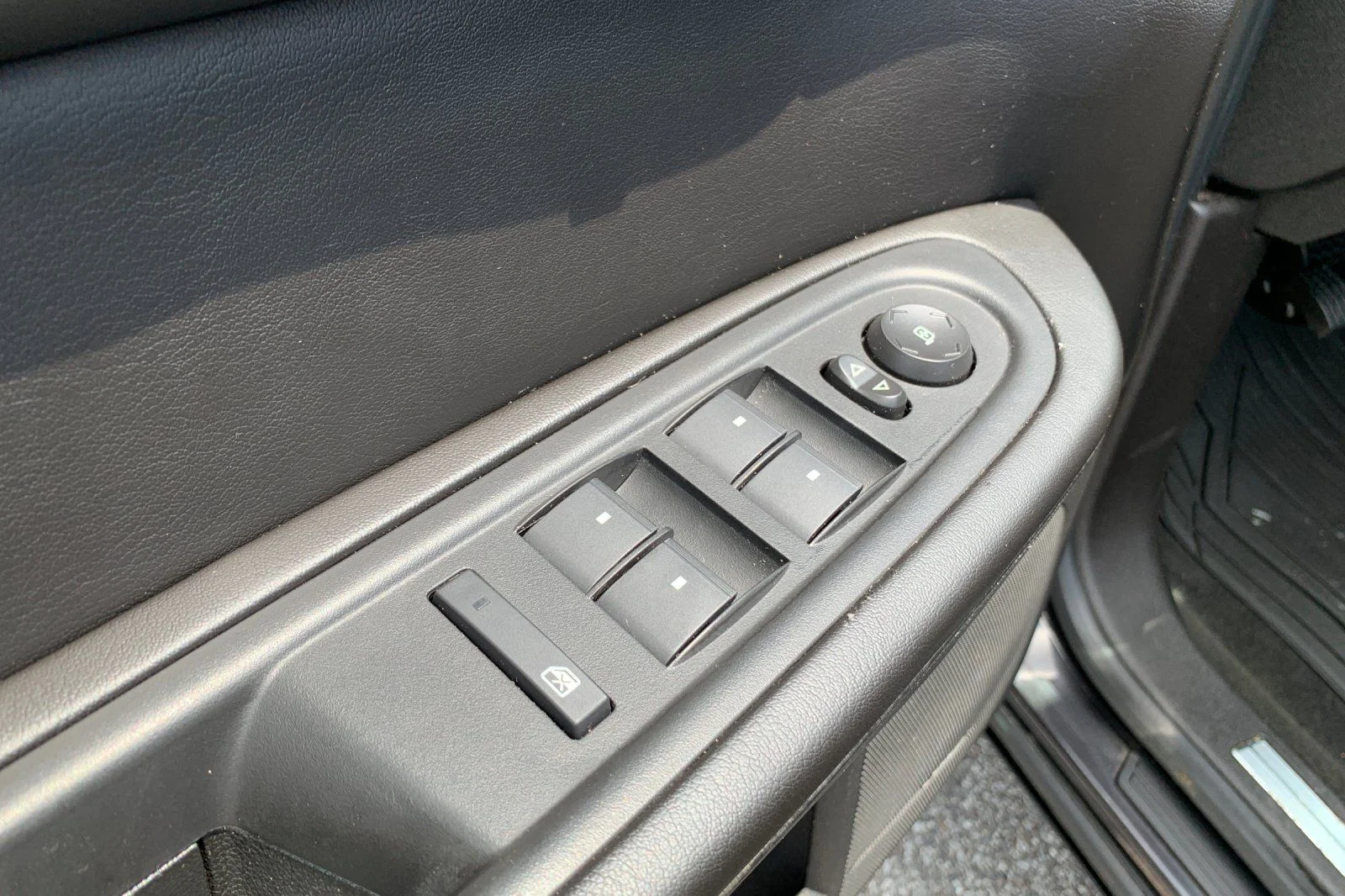 Used 2016 Silver GMC SLT-1 image 13