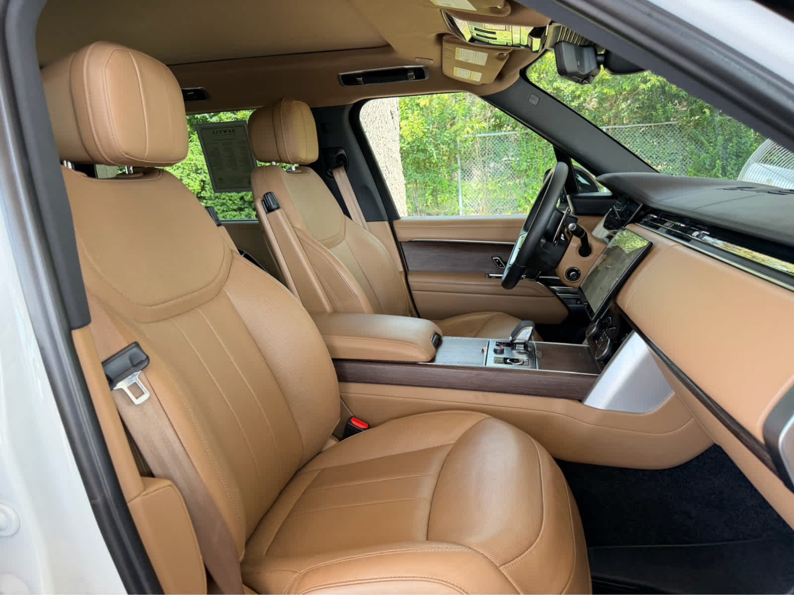 Used 2023 Fuji White Land Rover SE image 15