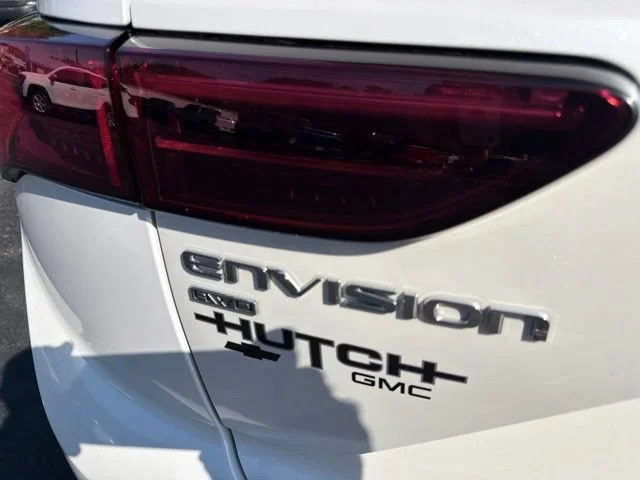 Used 2024 White Frost Tricoat Buick Preferred image 18