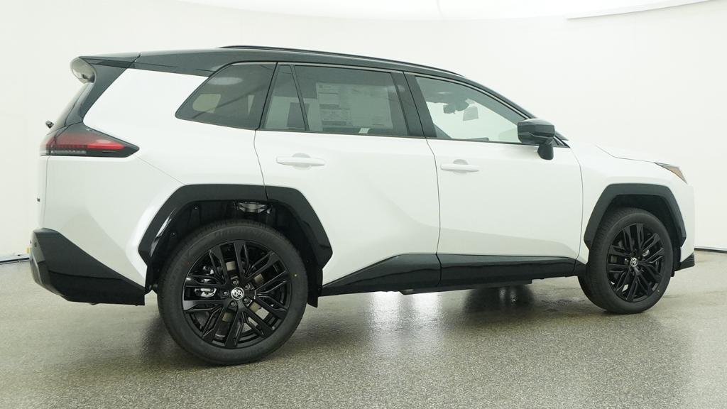 New 2026 Wind Chill Pearl with Midnight Black Metallic roof Toyota XSE image 2