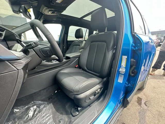 New 2026 Hydro Blue Pearl-Coat Exterior Paint Jeep Limited image 13