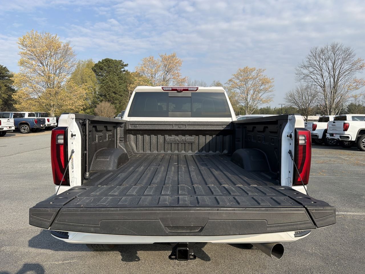 Used 2025 White Frost Tricoat GMC Denali Ultimate image 21