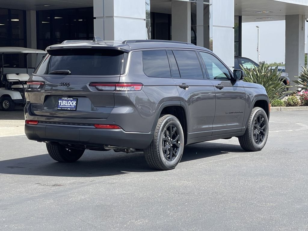 New 2026 Baltic Gray Metallic Clearcoat Jeep Altitude image 6