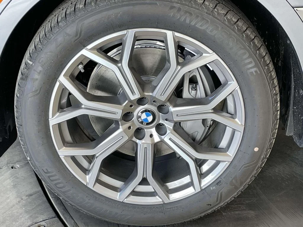 New 2027 Gray BMW xDrive40i image 12