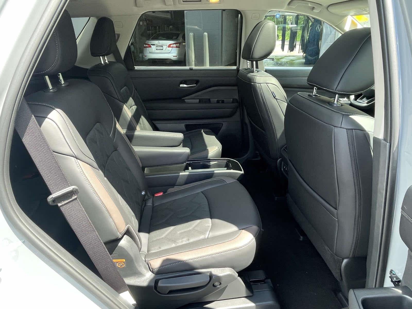 New 2026 Boulder Gray Pearl/Super Black Nissan Platinum image 22