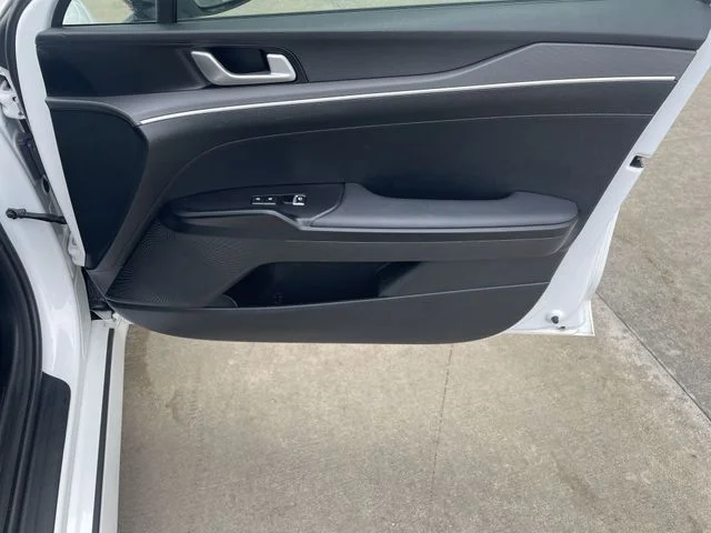 2025 Kia K5 LXS - Photo 39