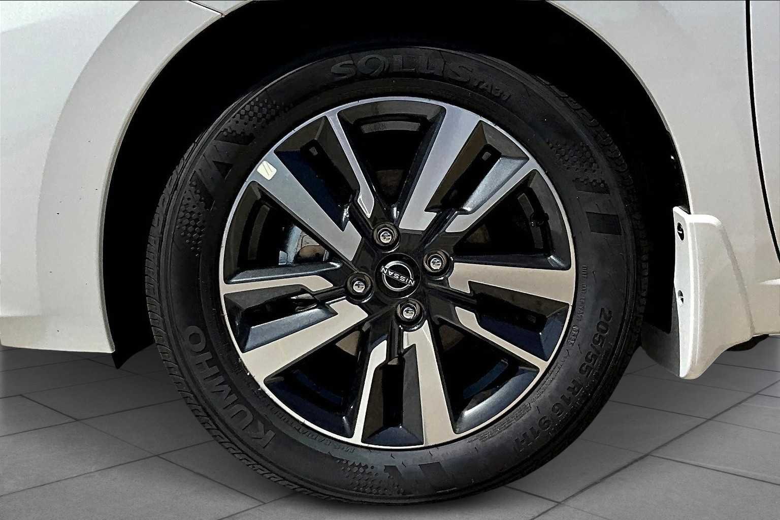 Used 2025 Aspen White Tricoat Nissan SV image 9
