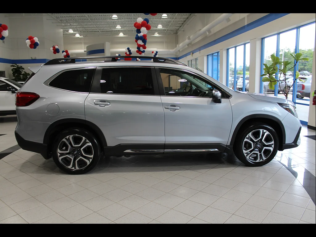 Used 2023 Ice Silver Metallic Subaru Limited 7-Passenger image 4
