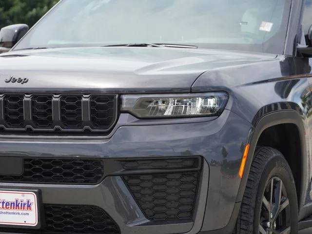 New 2026 Baltic Gray Metallic Clear-Coat Exterior Paint Jeep Altitude image 4