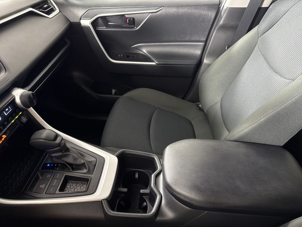 2025 Toyota RAV4 LE - Photo 21