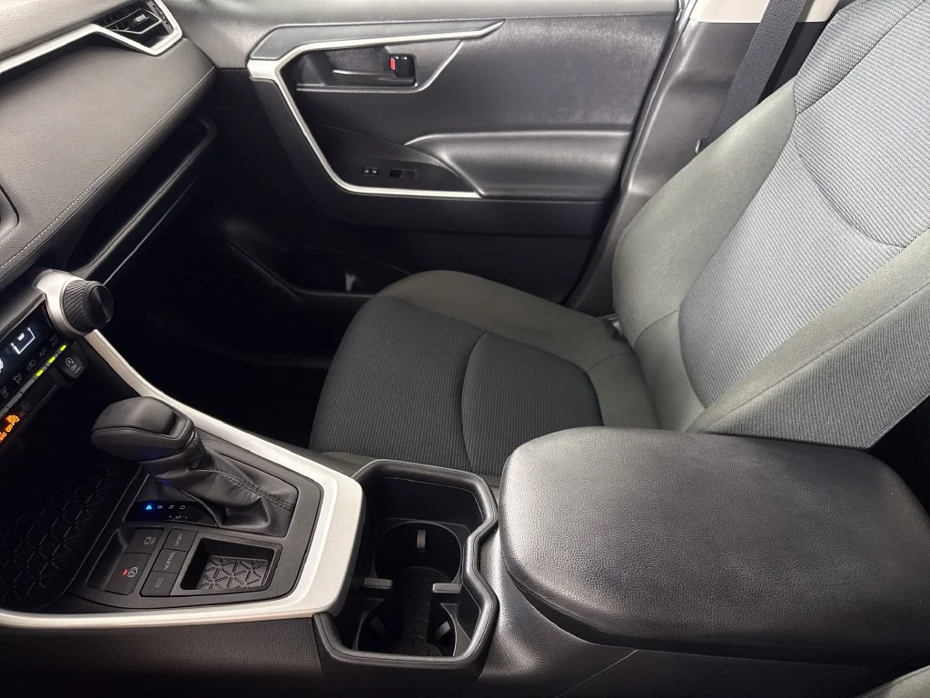 2025 Toyota RAV4 LE - Photo 21