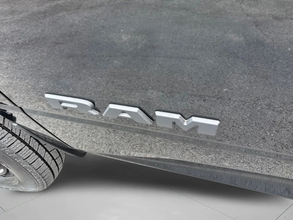 New 2026 Diamond Black Crystal Pearl-Coat Exterior Paint RAM Laramie image 44