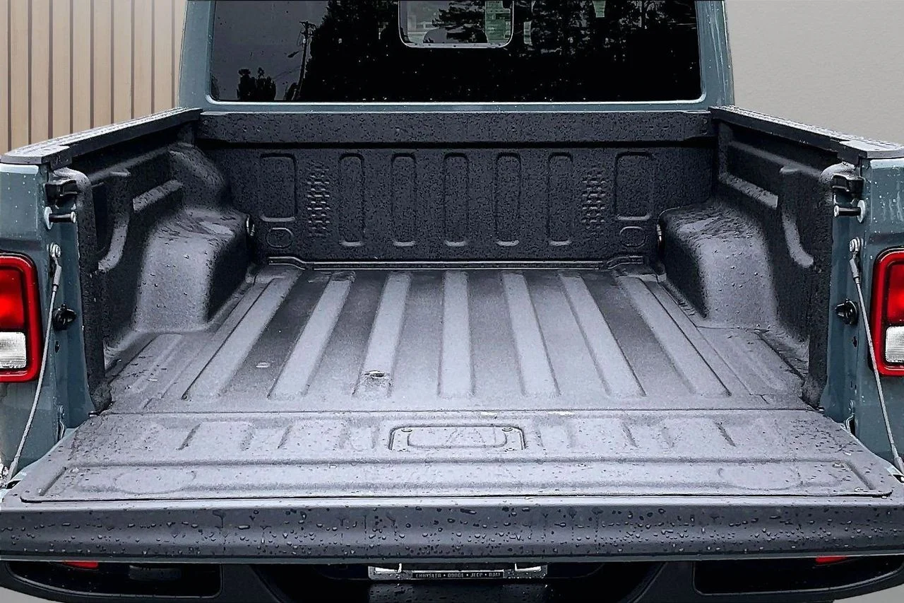 New 2026 Anvil Clear-Coat Exterior Paint Jeep Sport S image 21