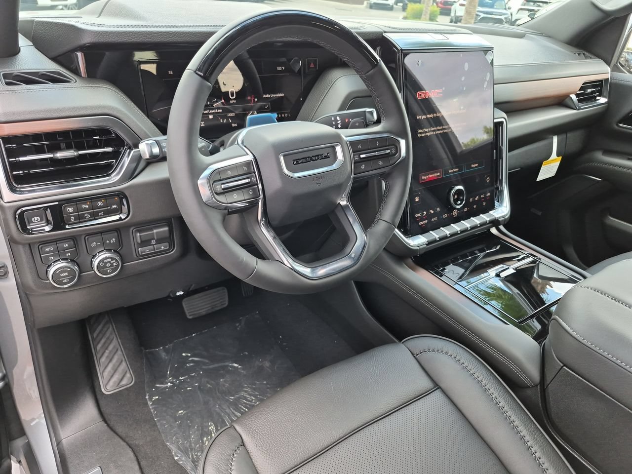 2026 GMC Yukon Denali - Photo 10