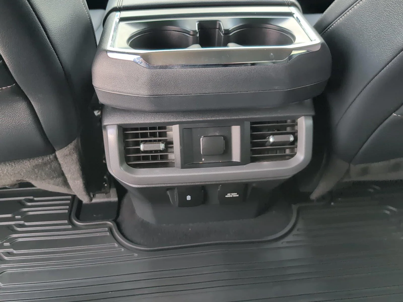 Used 2023 Iconic Silver Metallic Ford LARIAT image 26