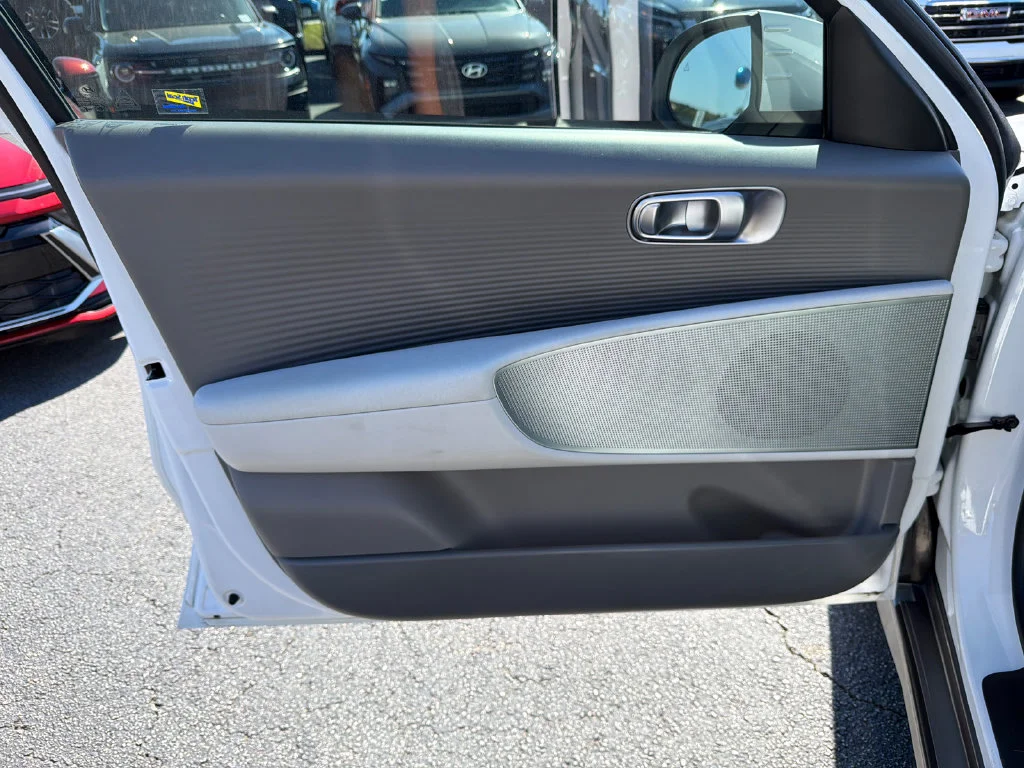 Used 2024 White Hyundai SEL image 10