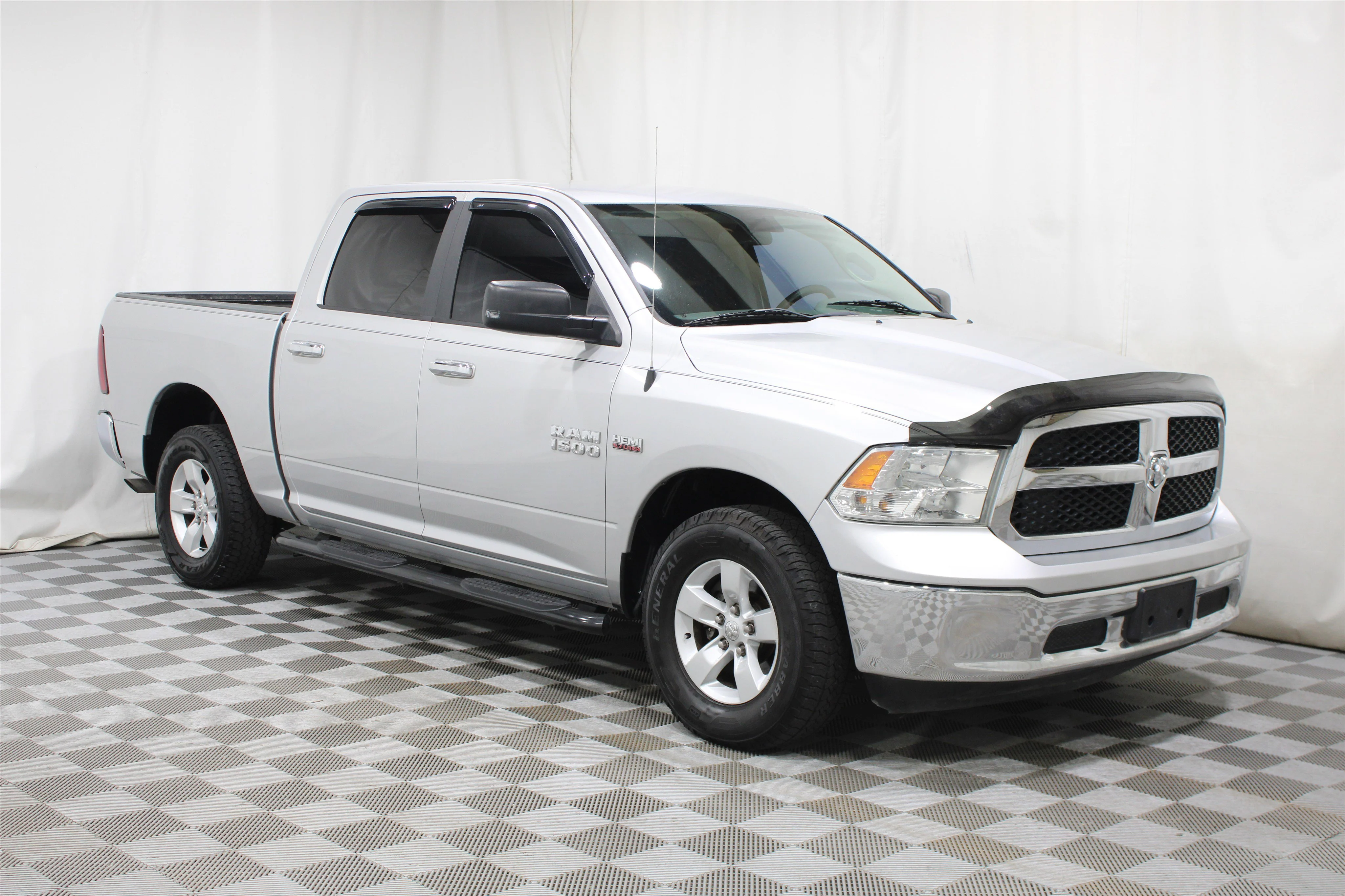 2017 RAM 1500 SLT 4x4 Crew Cab 5'7's photo