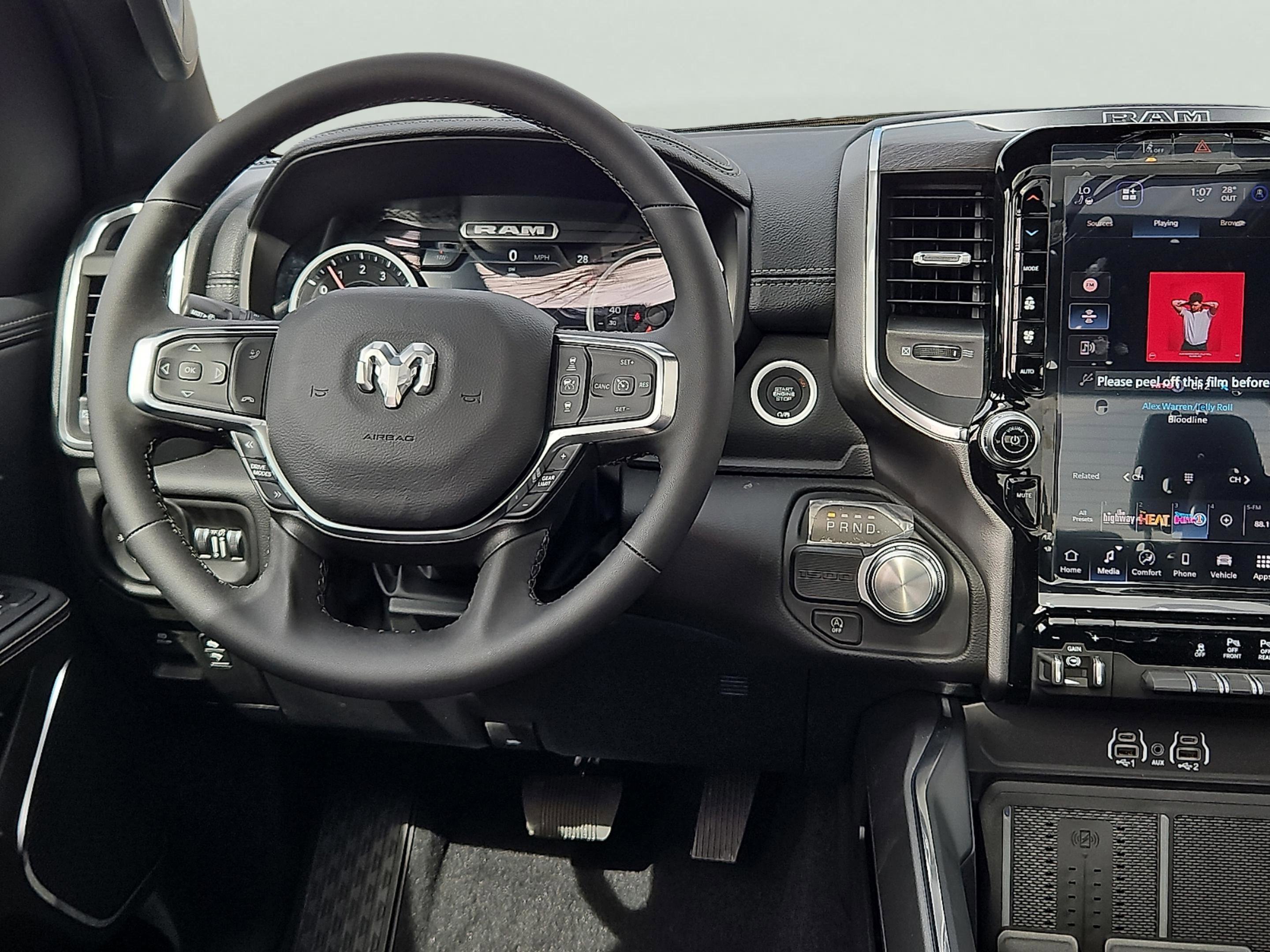 New 2026 Diamond Black Crystal Pearl-Coat Exterior Paint RAM Laramie image 9