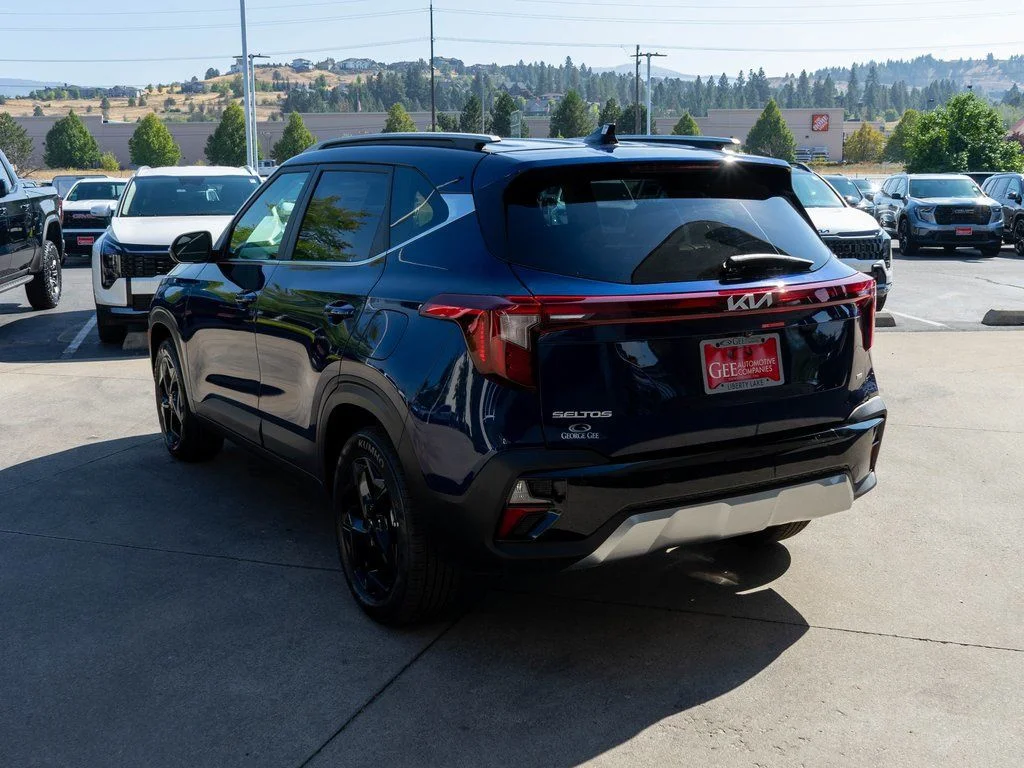 New 2026 Dark Ocean Blue Kia EX image 5