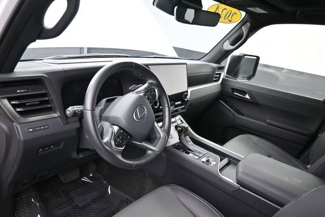 Used 2024 White Lexus 550 Premium image 28
