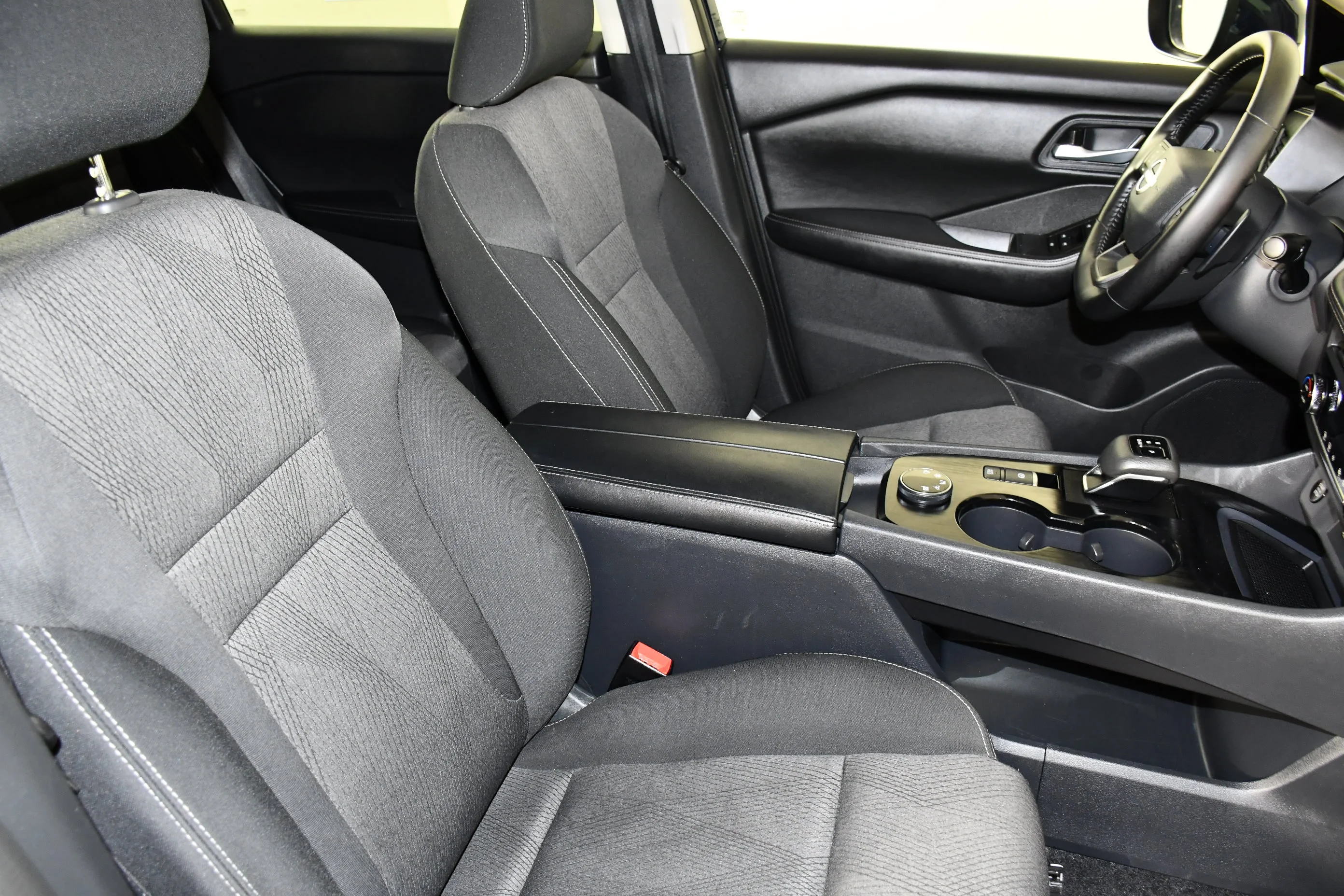 Used 2025 Deep Ocean Blue Pearl Nissan SV image 39