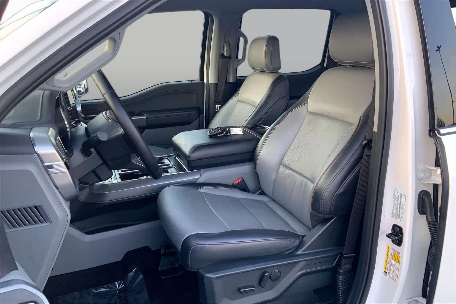 Used 2025 Oxford White Ford LARIAT image 9